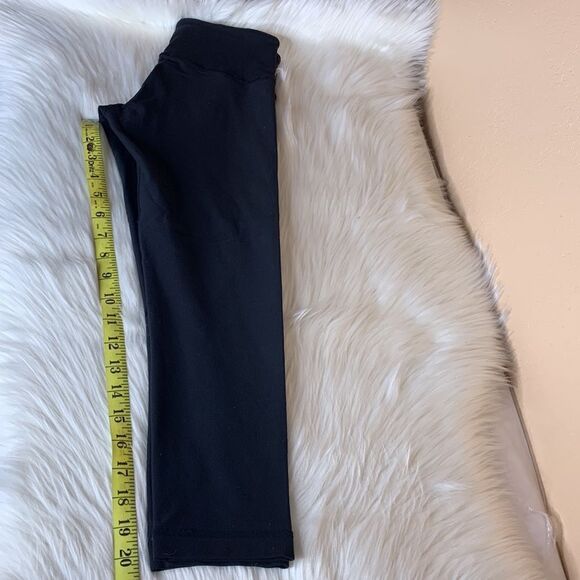 Lululemon Wunder Under Crop *Reversible Size 2 - Picture 13 of 14